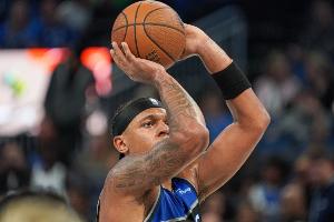 手感還不錯！班凱羅半場10中6拿到16分3板3助